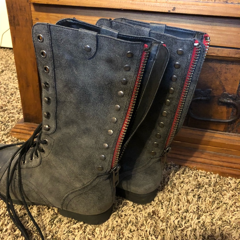 Boots size 8